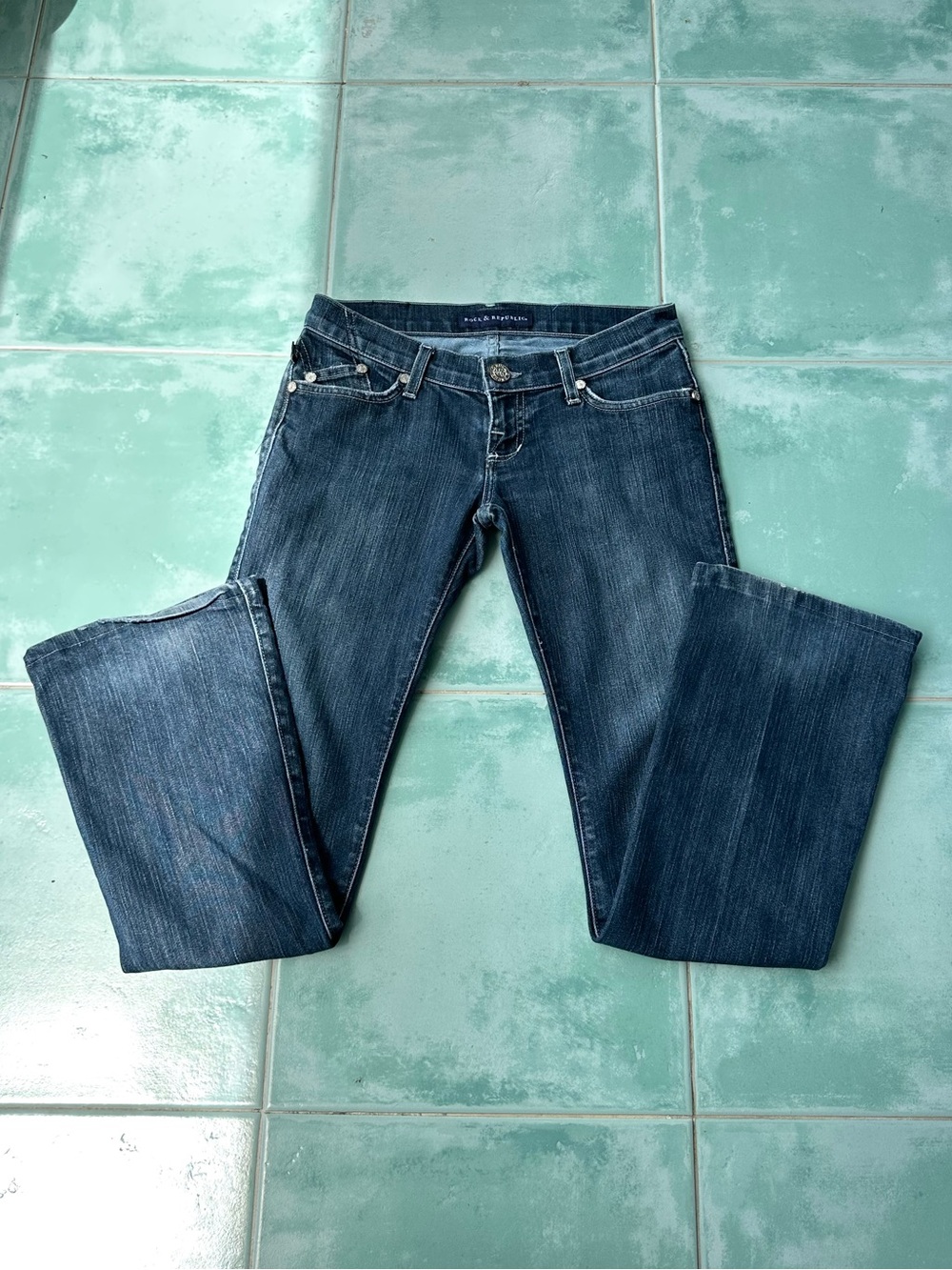 Rock & Republic Dark Wash Bootcut Jeans Embroidered Pockets Sz 26